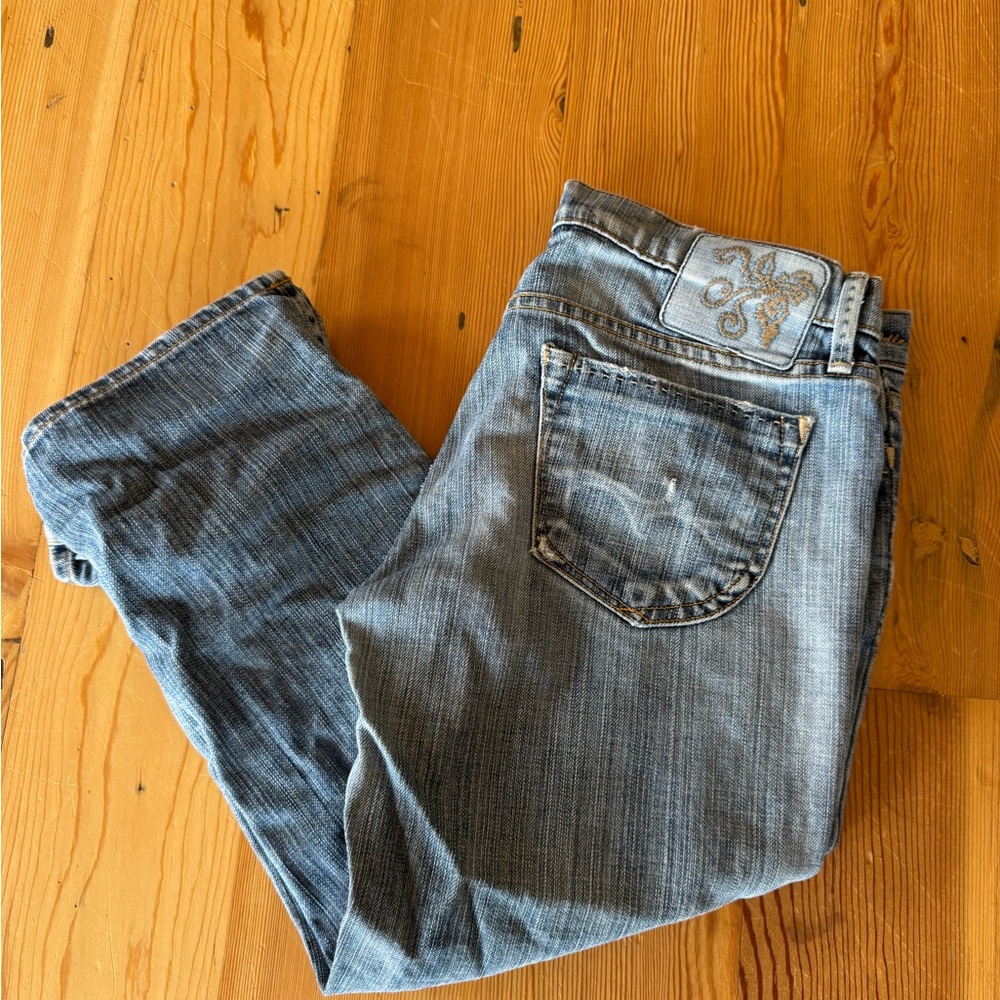 Women’s Gold Sign Capris
Size 28
Inseam 21”